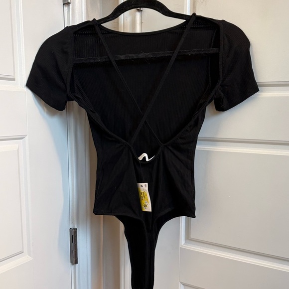 ASTR The Label NWT Short Sleeve Cross Back Bodysuit In Black XS Crew Neck - Picture 6 of 6